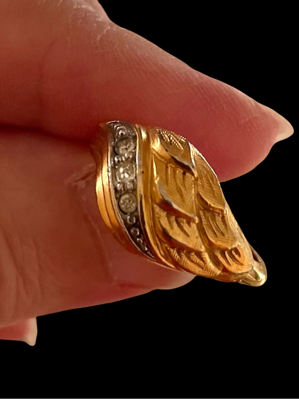 Vintage Signed AVON Starswept Goldtone Dome Ring